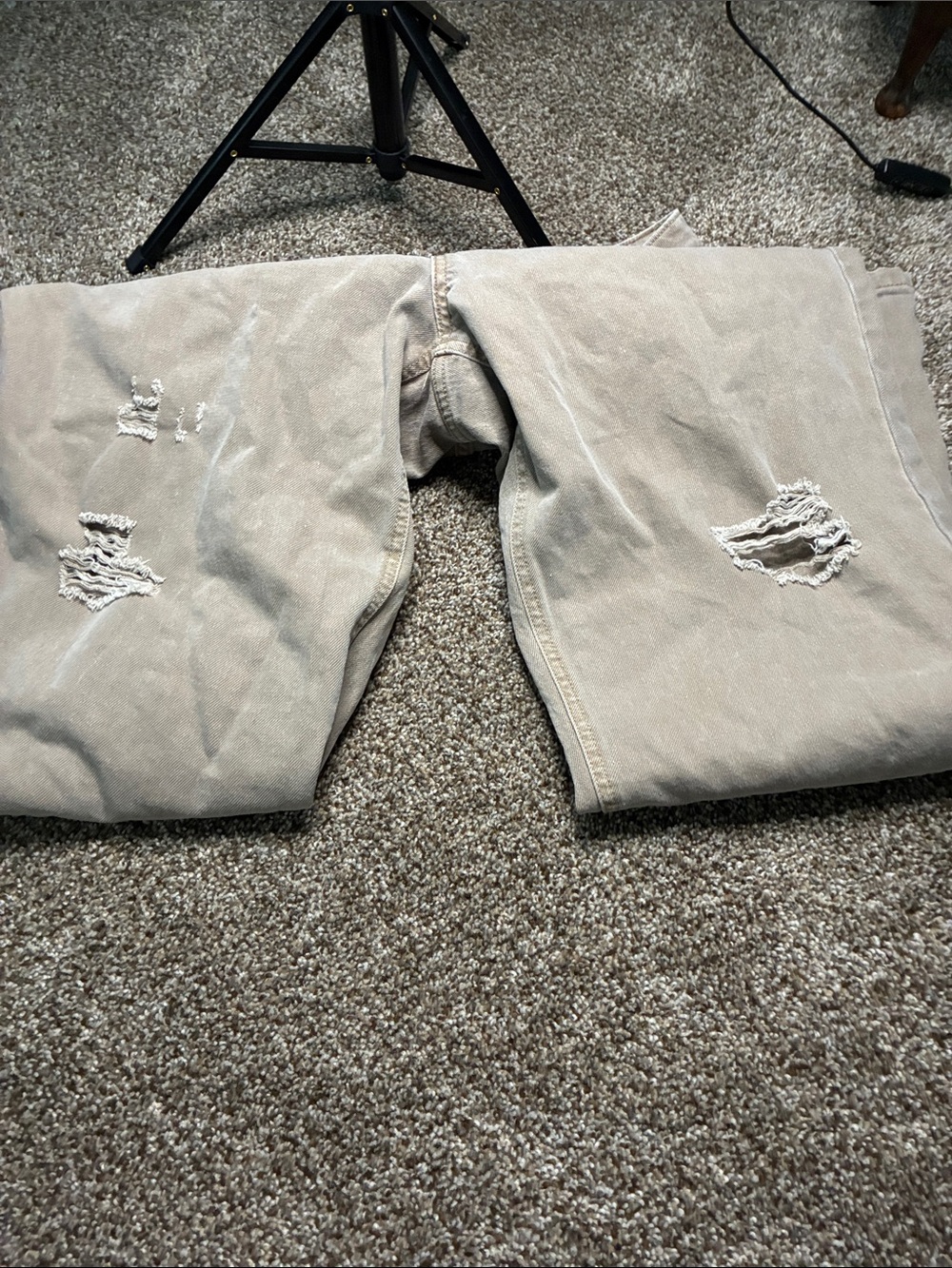 Distressed Jeans - Picture 5 of 10